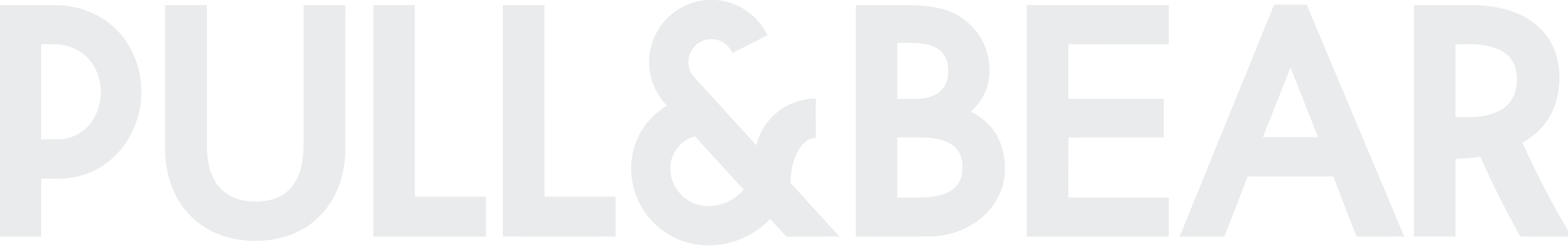 b&w-customer-pull-&-bear